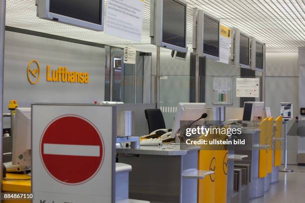 Deutschland Berlin Reinickendorf - Streik der in der Pilotenvereinigung Cockpit organisierten Lufthansa-Piloten, Flughafen Berlin Tegel, ein leerer...