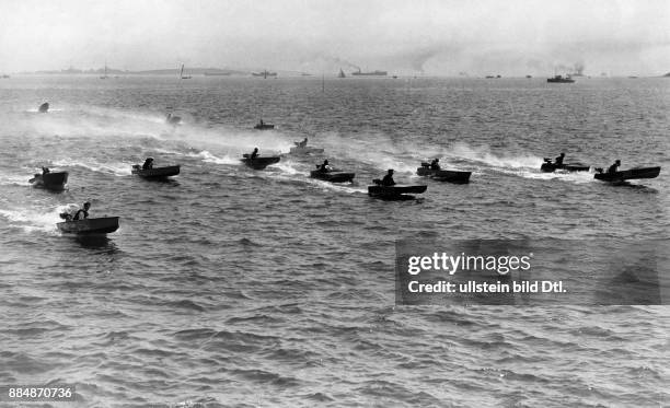 Aussenbordmotorrennen; Motorboote auf dem Wasser Originalaufnahme im Archiv von ullstein bild