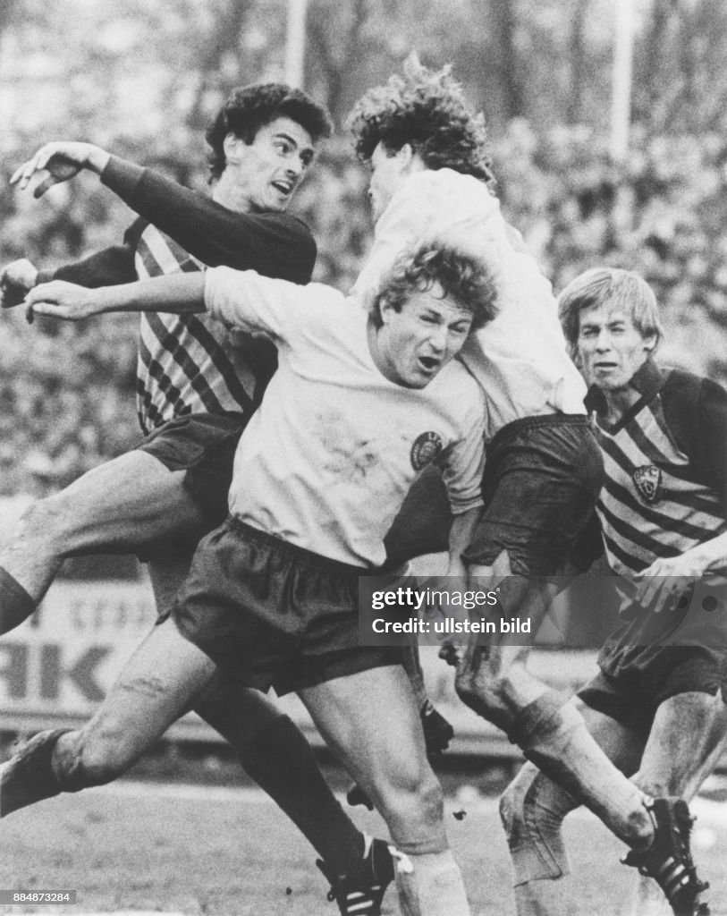 DDROberliga 85/86, 1.FC Lokomotive 1 Sprungduell zwischen zwei