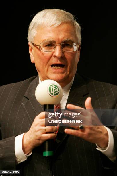 Boss Theo Zwanziger - hier bei der DFB Feier 30 Jahre Stiftung Sepp Herberger in der Koeniglichen Reithalle Cavallo in Hannover.