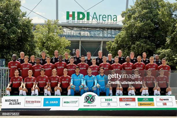 Mannschaft von Hannover 96 Saison 2016/17 Reihe : Servet Kaya, Frauke Wilhelm, Jens Vergers, Dr. Felix Hessel, Timo Rosenberg, Markus Gellhaus,...