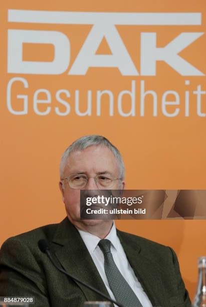 Berlin, Pressekonferenz am 30. November 2015: DAK-Studie Internetsucht im Kinderzimmer, Foto. Prof. Manfred Güllner, Geschäftsführer Forsa-Institut...