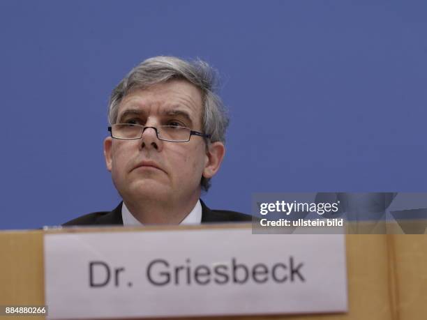 Berlin, Bundespressekonferenz, Thema: Rückblick 2015 / Ausblick 2016 des Bundesamtes für Migration und Flüchtlinge, Foto: Dr. Michael Griesbeck,...