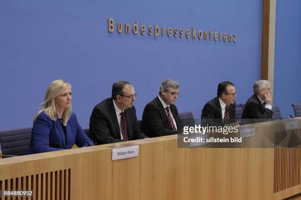 Berlin, Bundespressekonferenz, Thema: Rückblick 2015 / Ausblick 2016 des Bundesamtes für Migration und Flüchtlinge, Foto: Katja Wilken-Klein,...