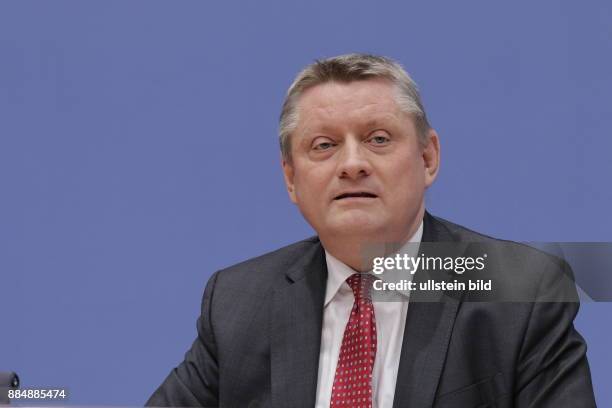 Berlin, Bundespressekonferenz, Thema: Pflegeberufsgesetz. Foto:Bundesminister für Gesundheit Hermann Gröhe