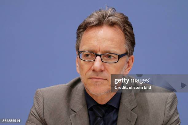 Berlin, Bundespressekonferenz, Thema: Vorstellung der Zahlen kindlicher Gewaltopfer - Auswertung der Polizeilichen Kriminalstatistik 2015, Foto:...