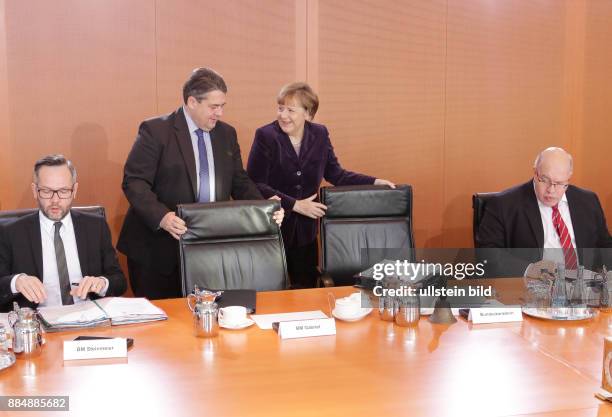 Berlin, Bundeskanzleramt, Kabinettssitzung, Thema: Asyl- und Flüchtlingspolitik, Foto: Sigmar Gabriel, Bundesminister für Wirtschaft und Energie,...