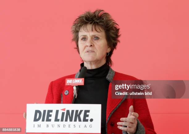 Berlin, Reichstag, Fraktionsebene, Pressestatement mit Sabine Zimmermann, stellvertretende Vorsitzende und arbeitsmarktpolitische Sprecherin der...