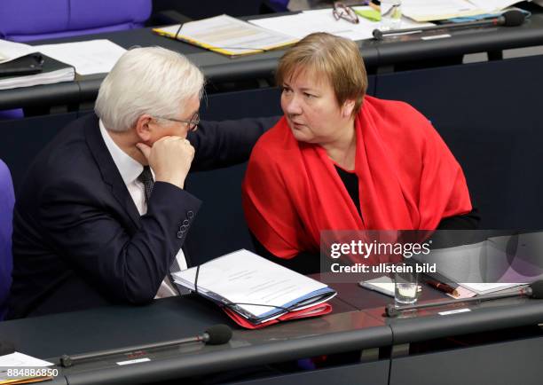 Frank-Walter Steinmeier, Bundesminister des Auswärtigen, Iris Gleicke, Parlamentarische Staatssekretärin beim Bundesminister für Wirtschaft und...