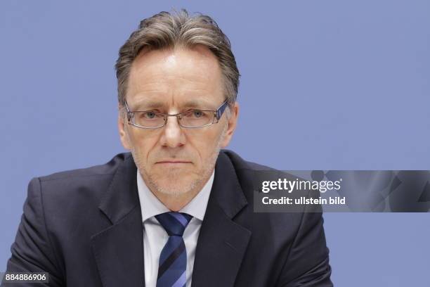 Holger Münch, Präsident des Bundeskriminalamtes , Deutschland, Berlin, Bundespressekonferenz, Thema: Anschlagsfall auf Berliner Weihnachtsmarkt,