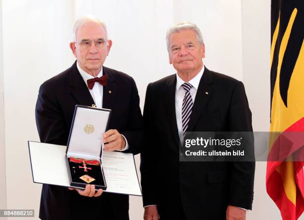 Berlin, Schloss Bellevue, Ansprache bei der Verleihung des Verdienstordens der Bundesrepublik Deutschland zum Tag der Deutschen Einheit, Foto:...