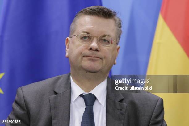 Reinhard Grindel, Präsident des DFB, Deutschland, Berlin, Bundeskanzleramt, , Unterzeichnung von mehreren Vereinbarungen zur Stärkung der...