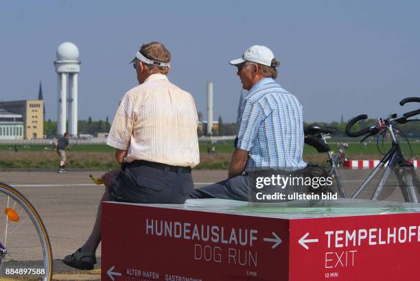 Entspannung auf dem Flugfeld des ehemaligen Tempelhofer Flughafens.