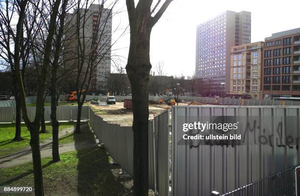 Hier auf der Fischerinsel plant die WBM-Mitte ein 19-Geschosser an der Ecke Muehlendamm/Fischerinsel, wo sich eine kleine Parkflaeche mit Baumbestand...