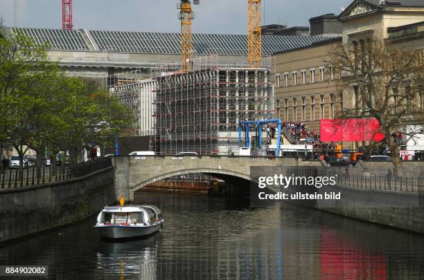 Am erfolgte die Grundsteinlegung fuer den Neubau des Neuen Eingangsgebaeudes zur Museumsinsel, der James-Simon-Galerie auf der Museums-Insel Berlin....