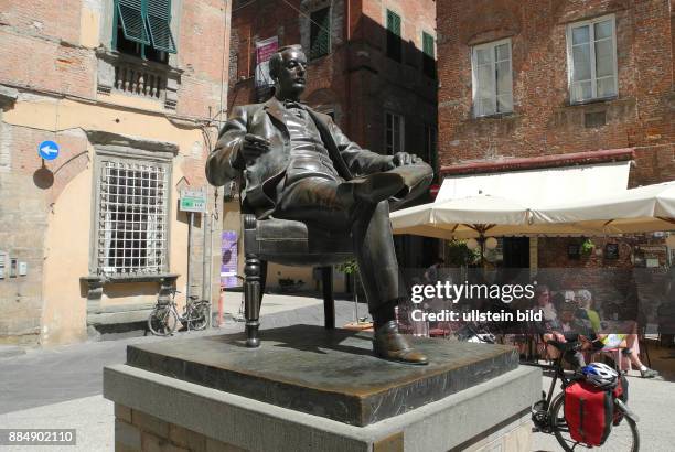 Ein Highlight von Lucca ist auch die Piazza San Michele, unweit an der Via Poggio liegt das Geburtshaus von Giacomo Puccini mit einem Denkmal...