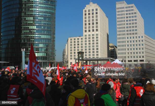 Demo zum Lehrer-Streik auf dem Potsdamer Platz.
