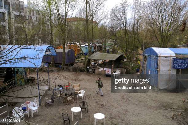 Rollheimer-Stellplatz an der Lohmuehlenstrasse Ecke Kiefholzstr. Mit eigener Hausordnung. Hier leben ca 20 Menschen auf rund 8000m2 Flaeche . Diese...