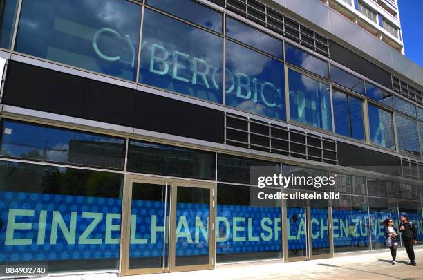 Die Revitalisierung des Berlin Carre am Alex ist in vollem Gange, das ehemalige Carre wurde entkernt, jetzt sind schon Fassade und Fensterfront...