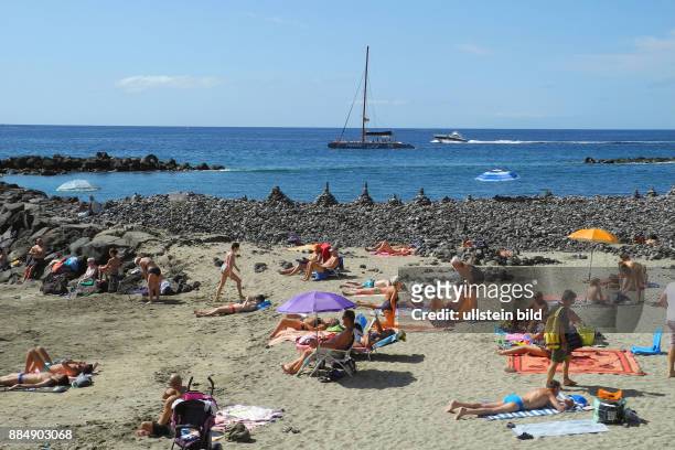 Km lange Uferpromenade, hier bei Costa Adeje Freizeit-Angebot fuer Touristen am Playa de la Enramada .