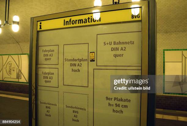 Ab heute, Sonntag, treten europaweit neue Fahrplaene in Kraft. Die BVG wird auf 25 Linien ihre Taktzeiten auswiten. Hier die U2-Station Maerkisches...