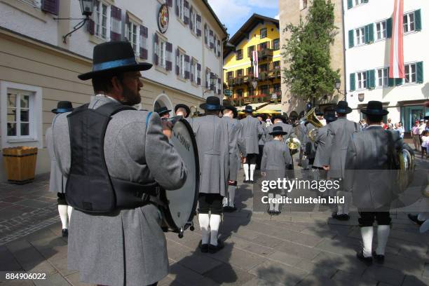 Zell am See ist fuer Arabische Touristen und Einwanderer ein begehrtes Ziel. Traditionspflege der Volksmusik.