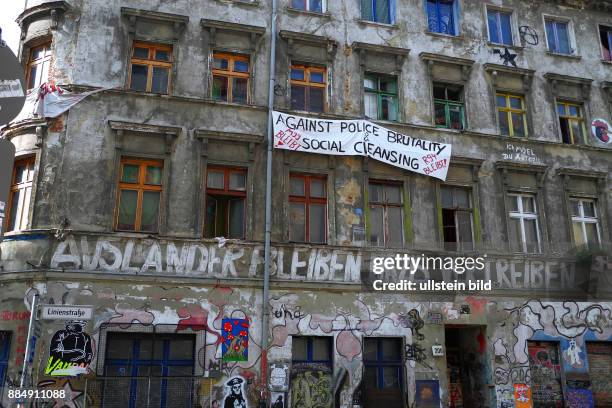 Das Alternative Haus, Linienstrasse 206 Ecke Kleine Rosenthaler Strasse stand schon mehrmals vor dem Aus. Anfang 2013 brach der Richter die...