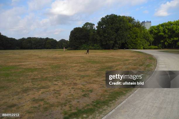 Lollapalooza-Festival am 10. Und 11.09.16 im frisch sanierten Treptower Park war hier. Zurueck geblieben sind grossraeumige Schaeden auf den ehemals...