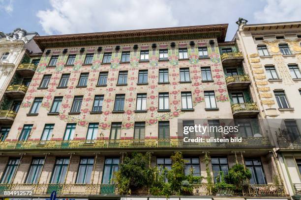 Die Wienzeilenhäuser am wiener Naschmarkt. Architektur von Otto Wagner in Wien, Österreich