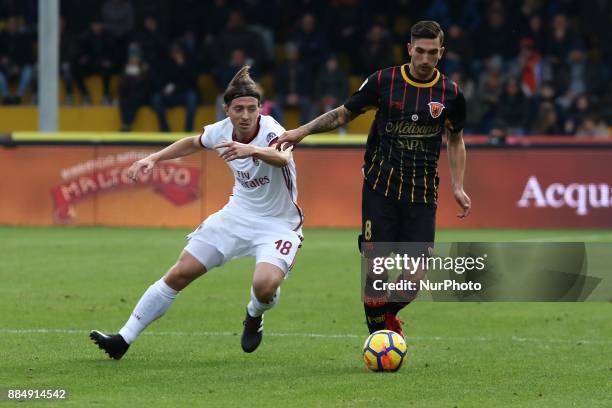 Riccardo Montolivo of AC Milan vies Danilo Cataldi of Benevento Calcio, during the Serie A match between Benevento Calcio and AC Milan at Stadio Ciro...