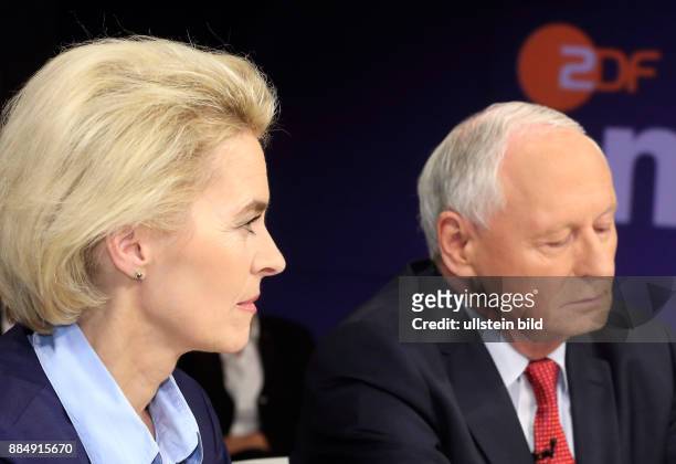 Dr. Ursula von der Leyen mit Oskar Lafontaine in der ZDF-Talkshow maybrit illner am in Berlin Thema der Sendung: Terror, Krieg, Flucht - Welche...