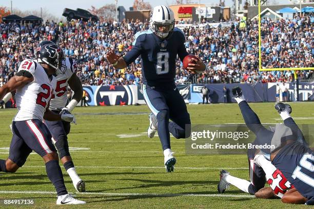 Marcus Mariota of the Tennessee Titans runs into the end zone for a touchdown against the Houston Texans during the first half at Nissan Stadium on...