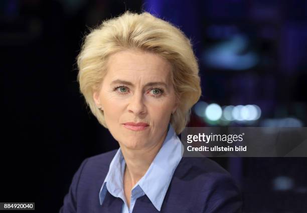 Dr. Ursula von der Leyen in der ZDF-Talkshow maybrit illner am in Berlin Thema der Sendung: Terror, Krieg, Flucht - Welche Verantwortung hat der...