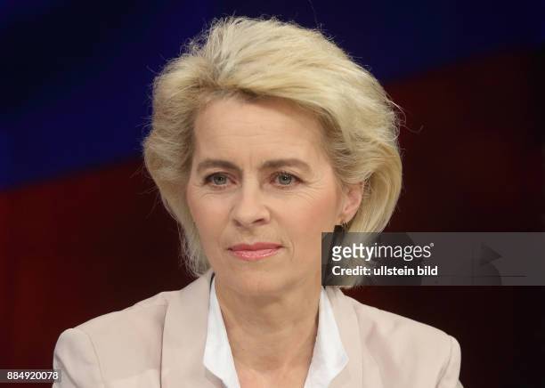 Dr. Ursula von der Leyen in der ZDF-Talkshow maybrit illner am in Berlin Thema der Sendung: Schlachtfeld Syrien - Wer stoppt Krieg und Flucht?