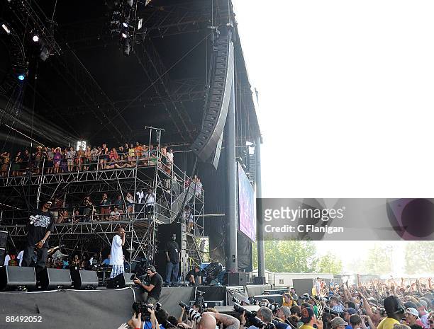 Rapper/Producer Snoop Dogg performs during the 2009 Bonnaroo Music and Arts Festival on June 14, 2009 in Manchester, Tennessee.