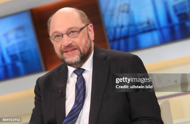 Dr. H. C. Mult. Martin Schulz in der ARD-Talkshow ANNE WILL am in Berlin Thema der Sendung: Bomben und Elend in Syrien - Lässt sich der Krieg stoppen?