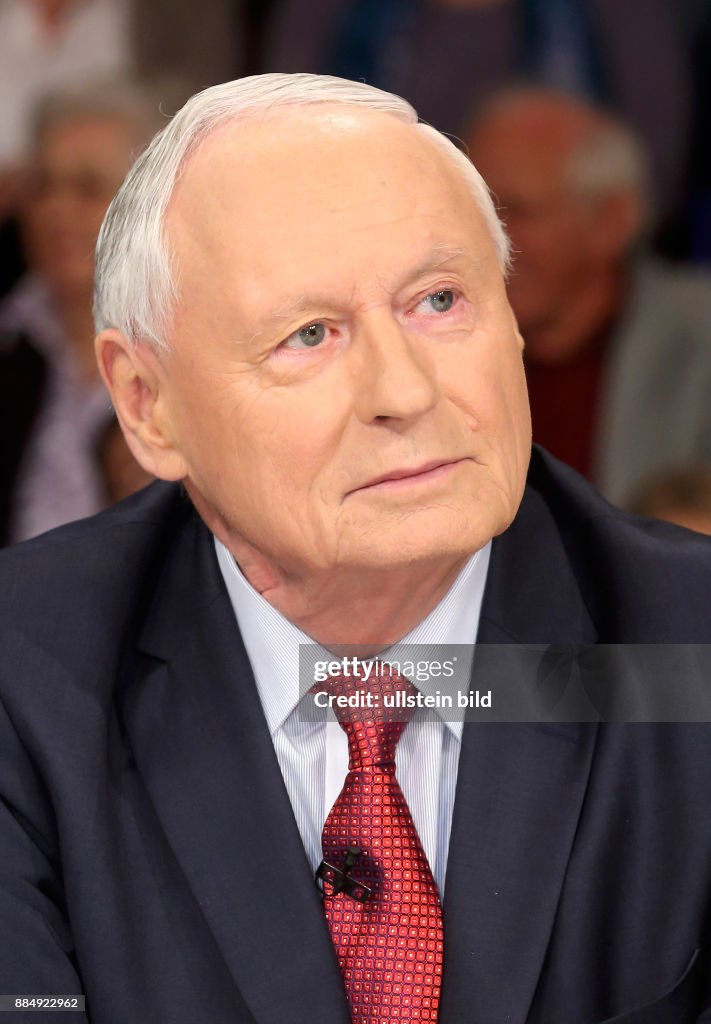 Oskar Lafontaine (Fraktionsvorsitzender im Landtag Saarland, DIE LINKE) in der ZDF-Talkshow maybrit illner am 29.10.2015 in Berlin