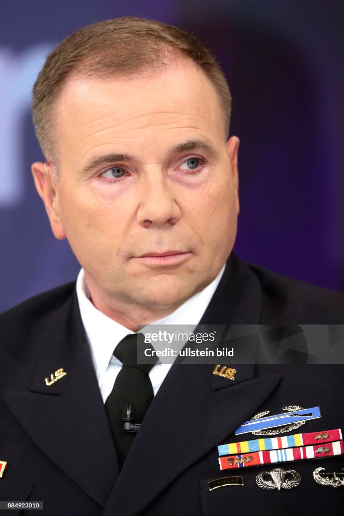 Ben Hodges (Oberbefehlshaber des US-amerikanischen Heeres in Europa) in der ZDF-Talkshow maybrit illner am 29.10.2015 in Berlin