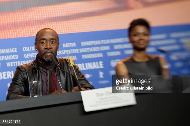 Regisseur Don Cheadle und Schauspielerin Emayatzy Corinealdi während der Pressekonferenz zum Film -Miles Ahead- anlässlich der 66. Internationalen...