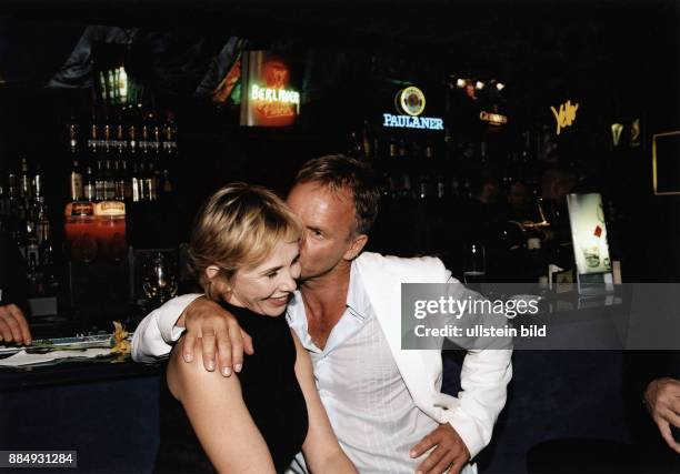 Sting *- Musiker, Schauspieler, GB Frontmann der Band 'The Police' - mit Ehefrau Trudie Styler auf der Premierenfeier von 'Pomp Duck and...