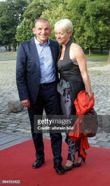 Schauspieler Dominique Horwitz und Ehefrau Anna anlässlich der Geburtstagsparty "20 Jahre Bar jeder Vernunft, 10 Jahre Tipi" im Tipi in Berlin
