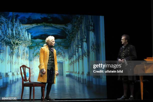 Die Schauspieler Marko Pustisek , Johann Fohl li aufgenommen bei Proben zu dem Theaterstück Amadeus im SchlossparkTheater in Berlin Steglitz. Regie