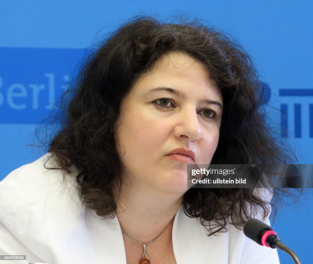 Historikerin Anja Siegemund aufgenommen bei einer Pressekonferenz im Roten Rathaus in Berlin Mitte. Siegemund wird ab 1. September die neue Direktorin vom Centrum Judaicum