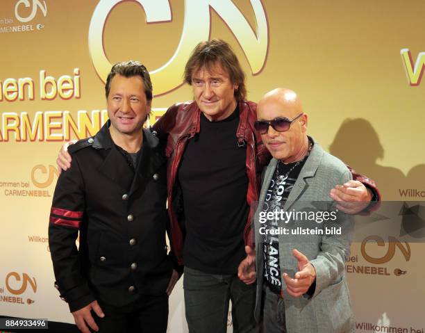 Die Sänger der Rocklegenden Claudius Dreilich von Karat, Dieter Birr von den Puhdys, Toni Krahl von City vl aufgenommen bei der TV Show Willkommen...