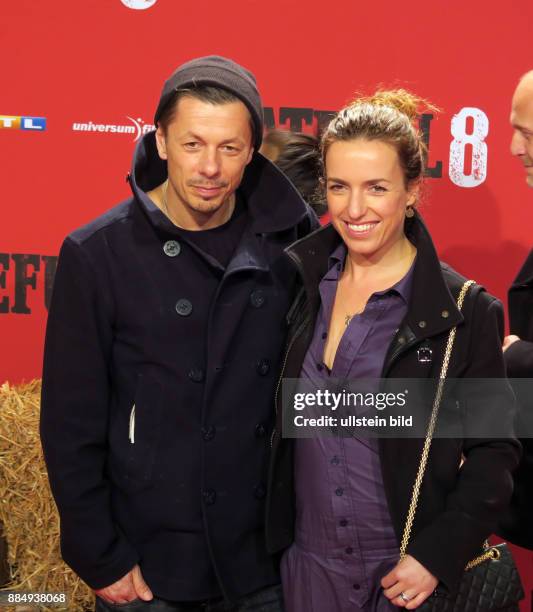 Musiker Michi Beck und Ehefrau Ulrike aufgenommen bei der Premier vom Film The Hateful 8 Eight im Kino Zoo Palast in Berlin Charlottenburg