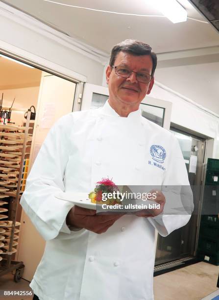 Sternekoch Harald Wohlfahrt aufgenommen bei der Nacht der Sterne im Spiegelzelt vom Gourmettheater Palazzo in Berlin Friedrichshain