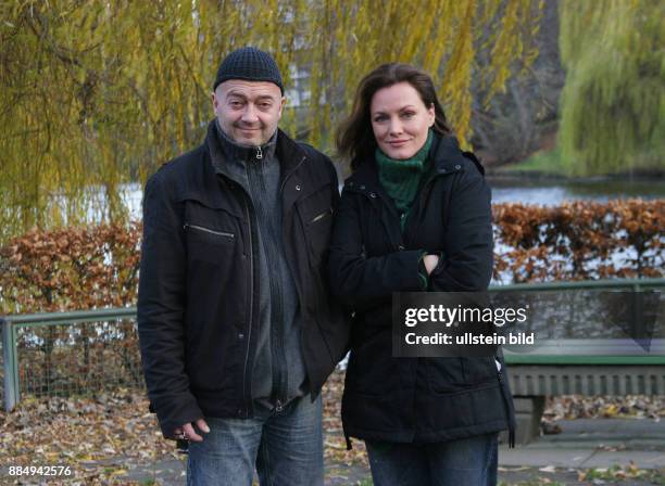 Schauspieler Florian Martens, Schauspielerin Maja Maranow aufgenommen bei Dreharbeiten für die ZDF Serie Ein starkes Team am Lietzensee in Berlin...