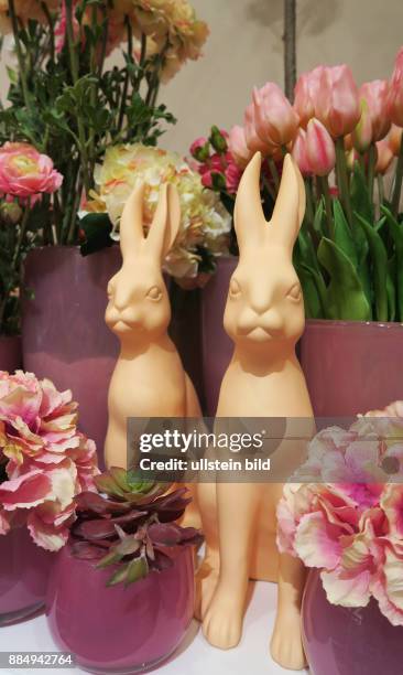 Osterhasen aufgenommen in einem Blumegeschäft in Berlin