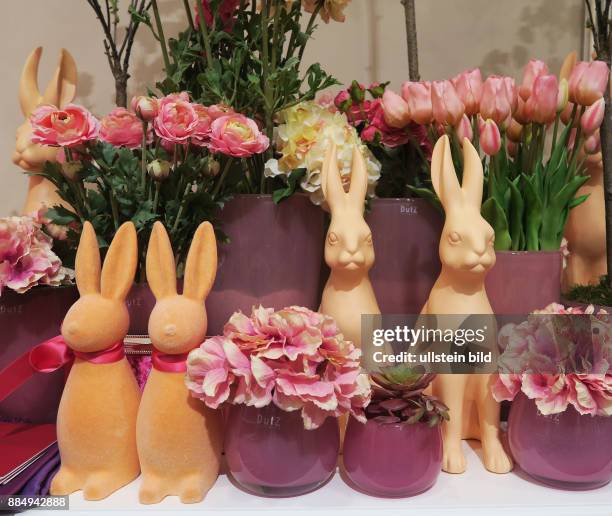 Osterhasen aufgenommen in einem Blumegeschäft in Berlin