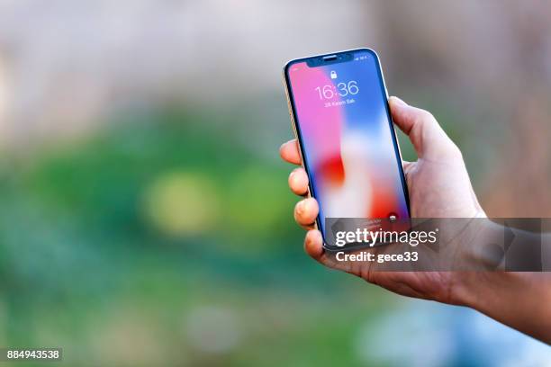 neue iphone x silber - iphone stock-fotos und bilder